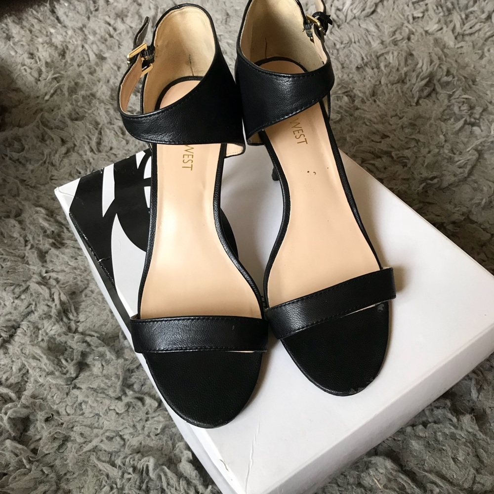 Nine West Black leather heeled sandals ✨✨✨
